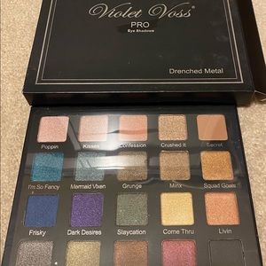 Eyeshadow palette!